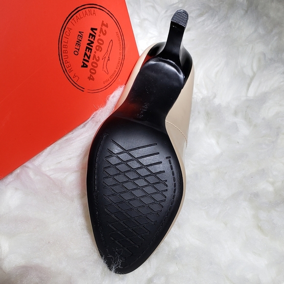 NEW Rialto White Mountain Coline Natural Patent Leather Hi Heels Classic Shoes - Picture 4 of 9